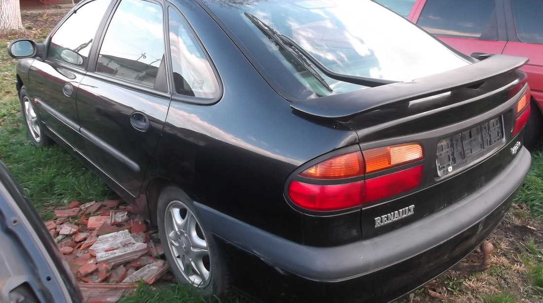 Dezmembrez Renault Laguna 1 facelift an 1999 in stare foarte buna