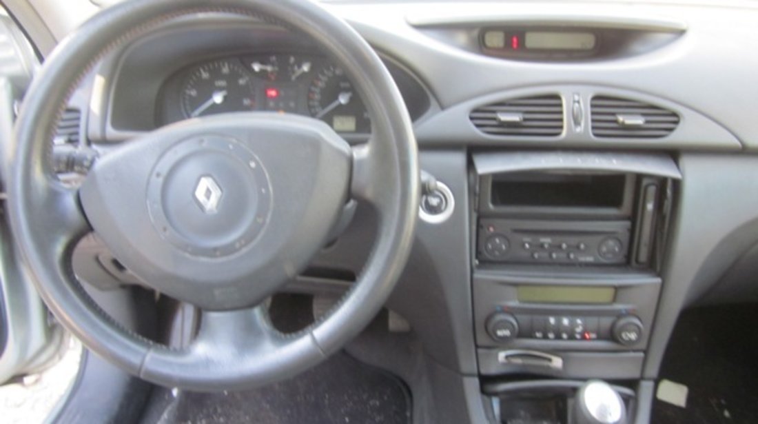 Dezmembrez Renault Laguna