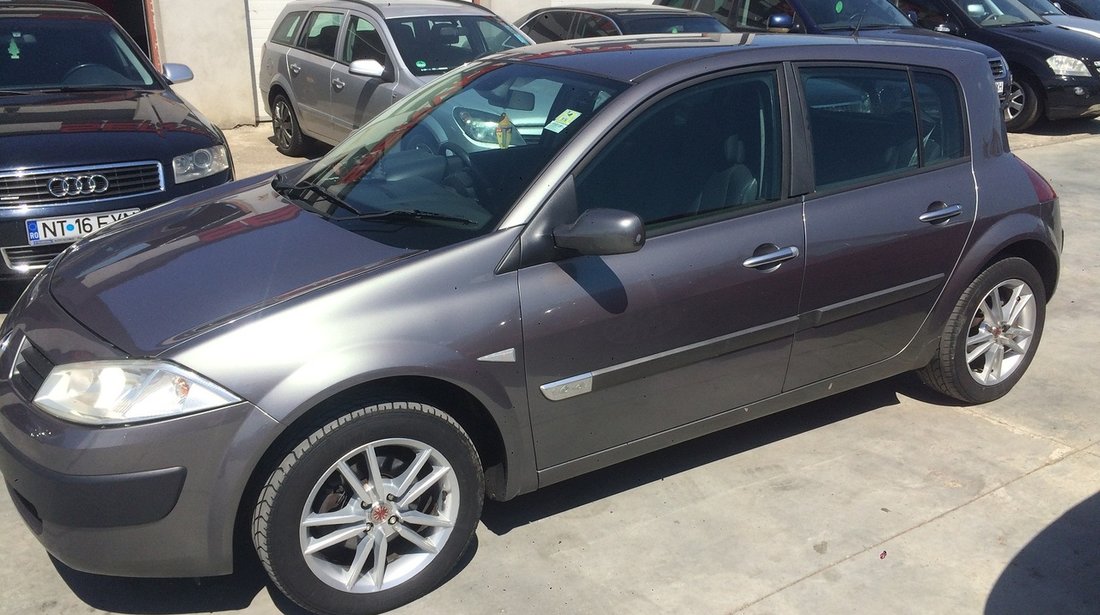 Dezmembrez Renault Megane 1,6 16v 2005