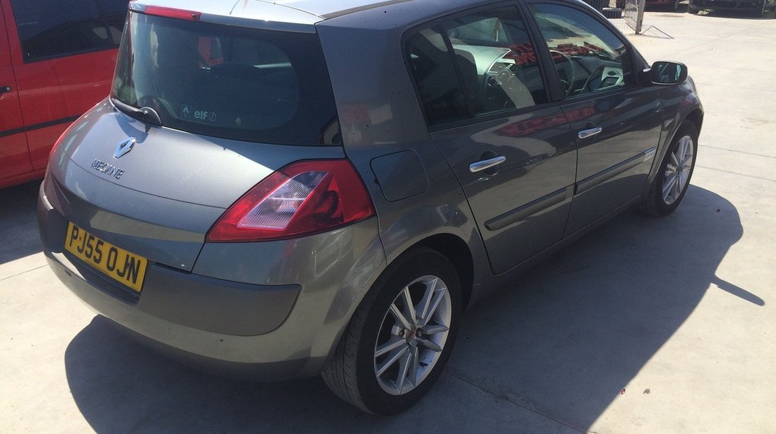 Dezmembrez Renault Megane 1,6 16v 2005