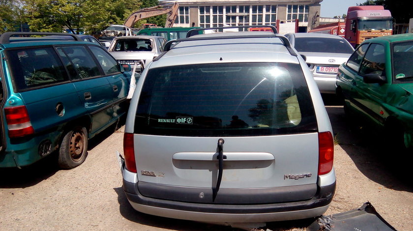 Dezmembrez Renault Megane 1 din 2002