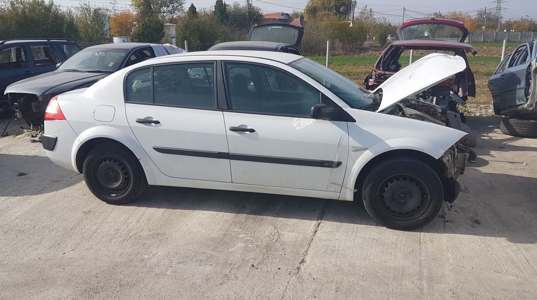 Dezmembrez renault megane 2 sedan 1.5 dci k9k-d7 82 cai euro 3 100000 km