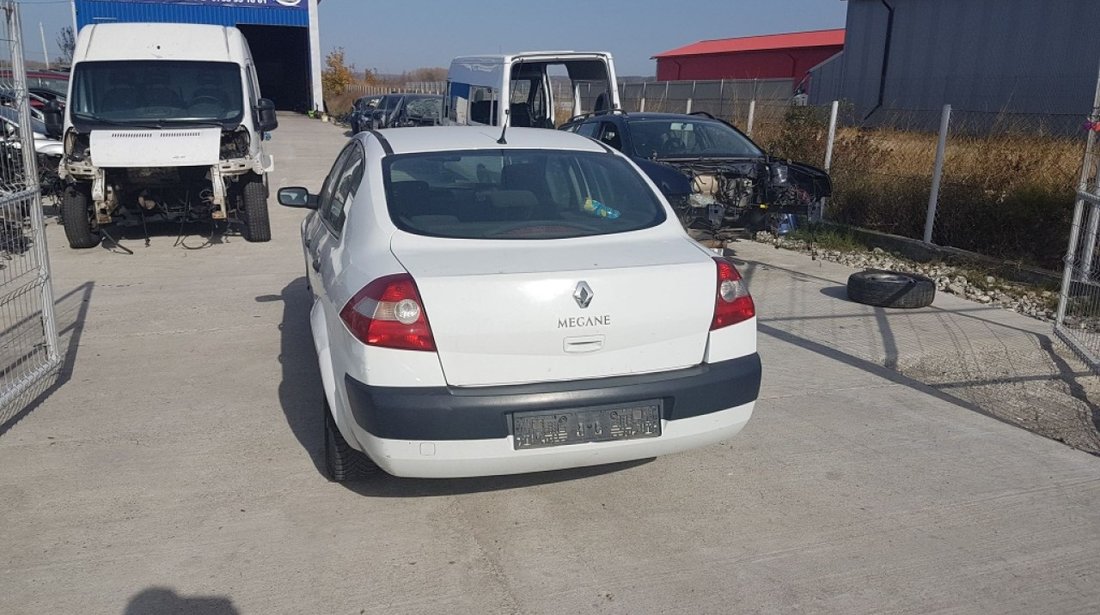 Dezmembrez renault megane 2 sedan 1.5 dci k9k-d7 82 cai euro 3 100000 km