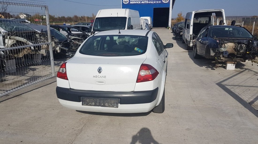 Dezmembrez renault megane 2 sedan 1.5 dci k9k-d7 82 cai euro 3 100000 km