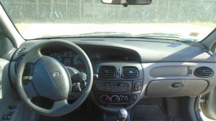 Dezmembrez Renault Megane 2001 Hatchback 1.6