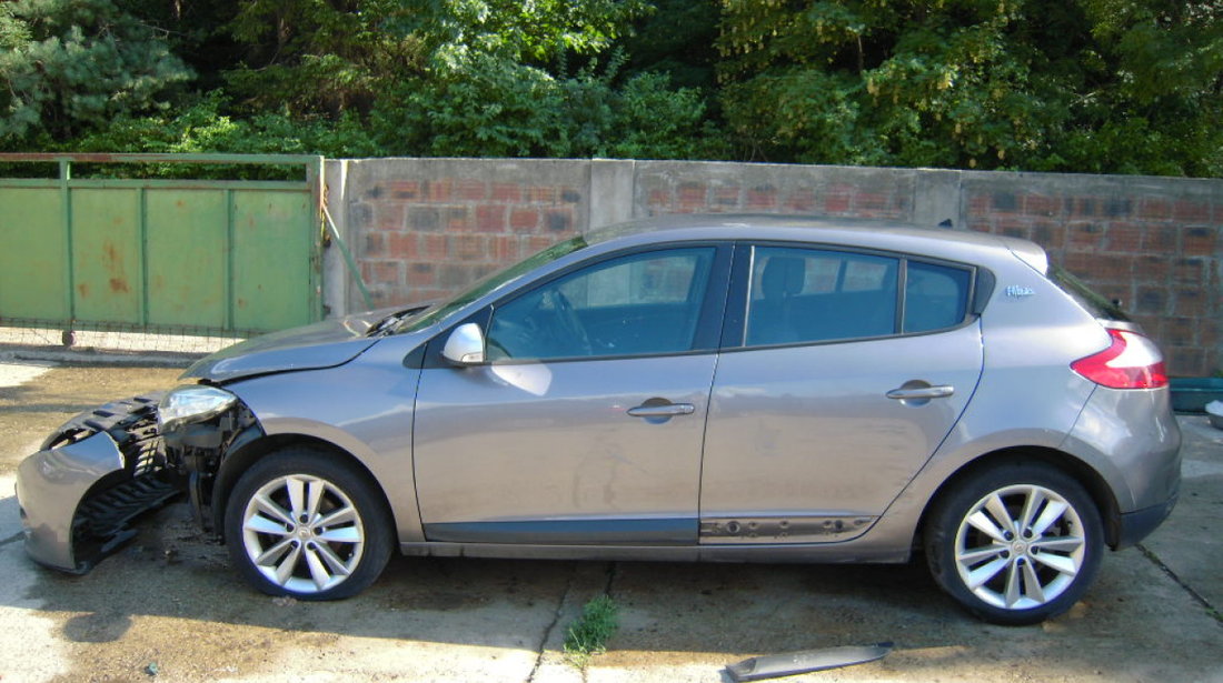 Dezmembrez RENAULT MEGANE III 2010 hatchback