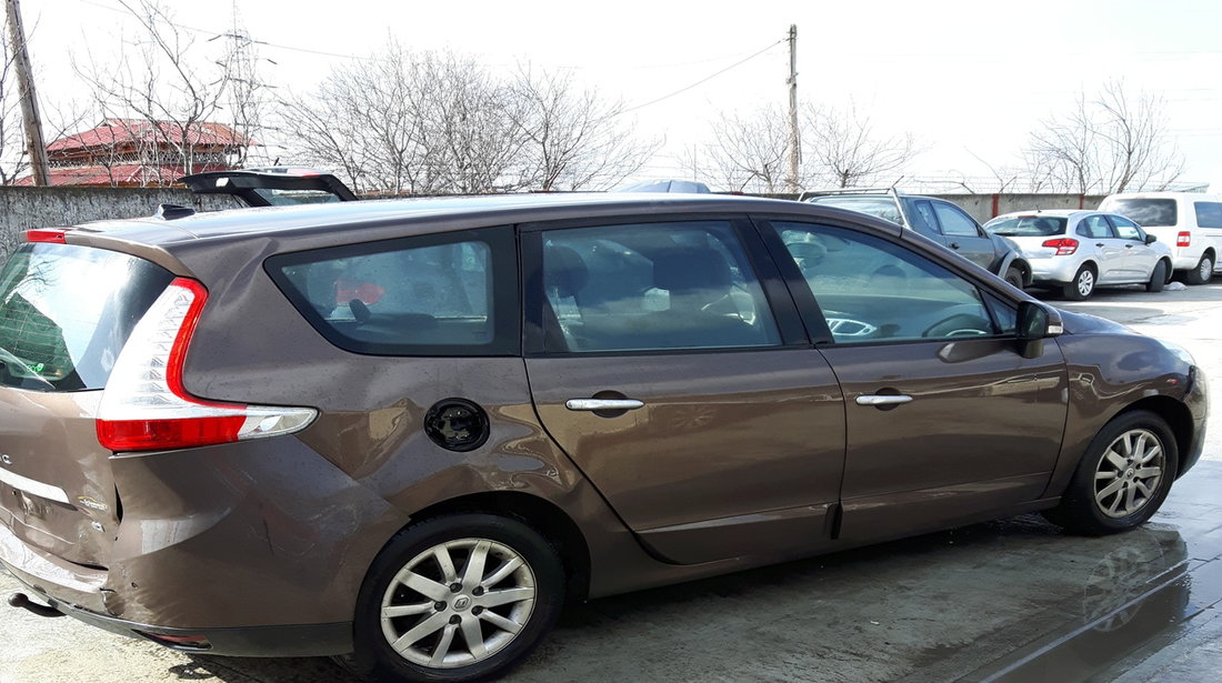 Dezmembrez Renault Scenic 3 1.5 DCI 110 Eco 2 2011