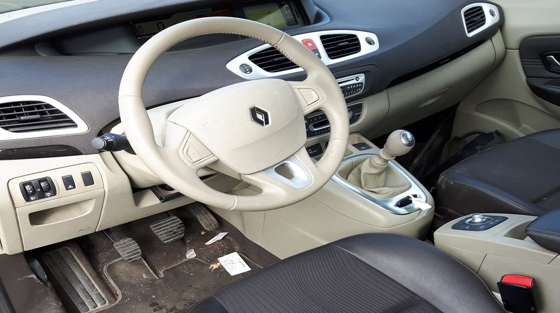 Dezmembrez Renault Scenic 3 1.5 DCI 110 Eco 2 2011