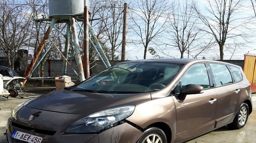 Dezmembrez Renault Scenic 3 1.5 DCI 110 Eco 2 2011