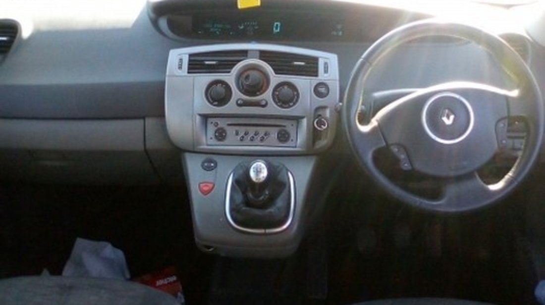 Dezmembrez Renault  Scenic II ,an 2008