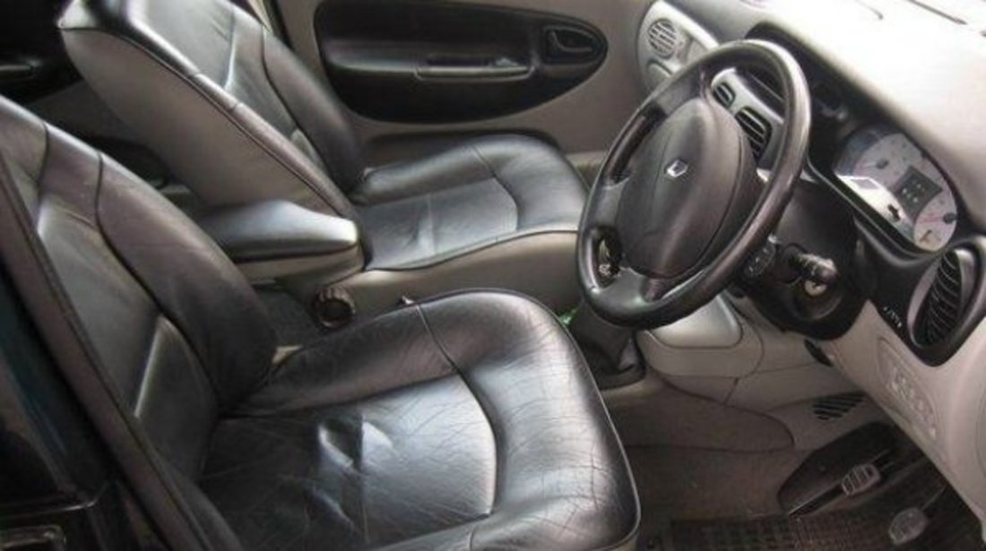 Dezmembrez Renault Scenic RX4 2.0i an 2002