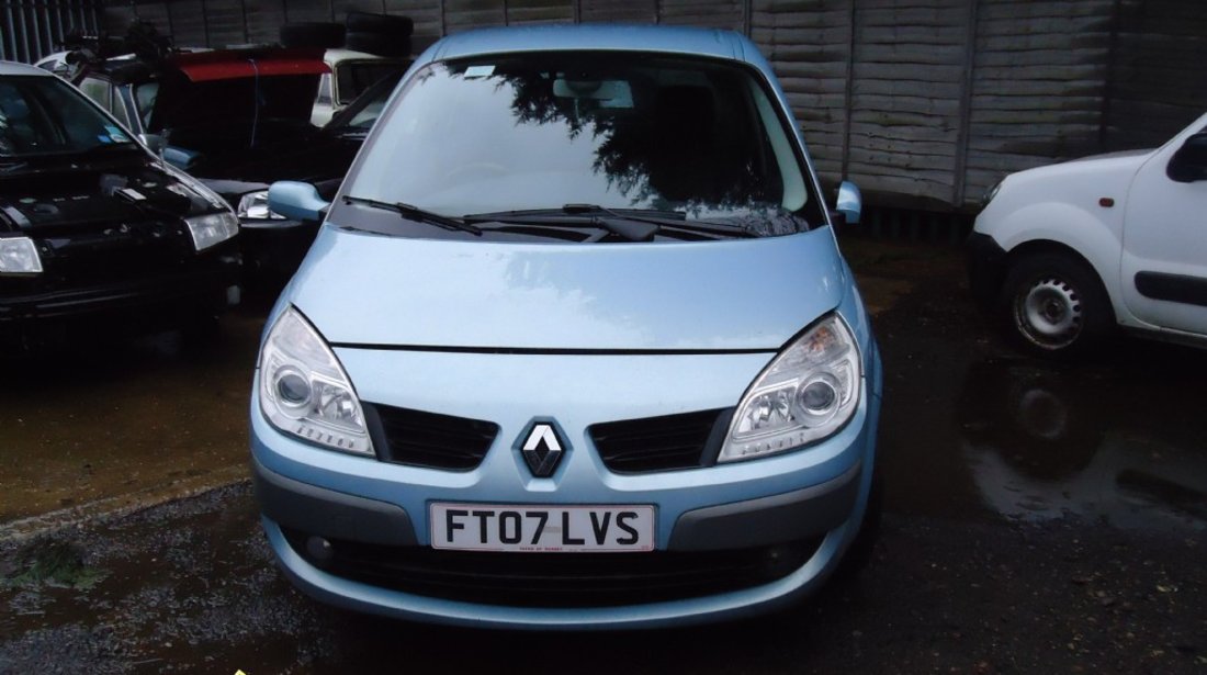 Dezmembrez renault SCENIC