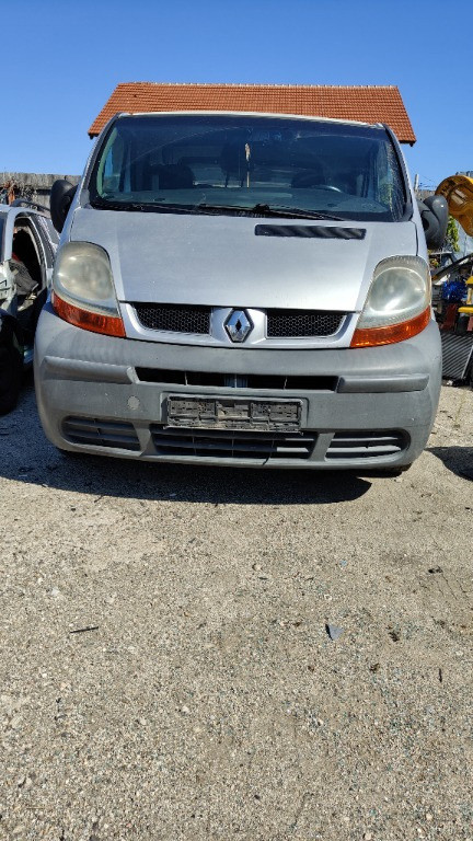 Dezmembrez Renault trafic 1.9 dti 2005