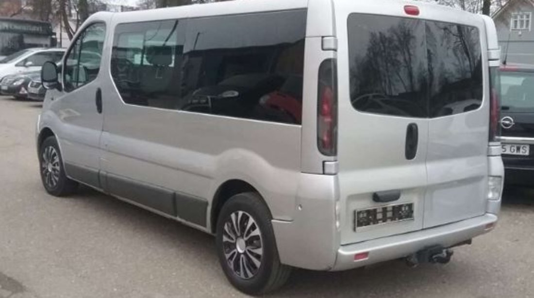 Dezmembrez Renault Trafic II an fabr. 2003, 2.5 DCi, 8+1 locuri