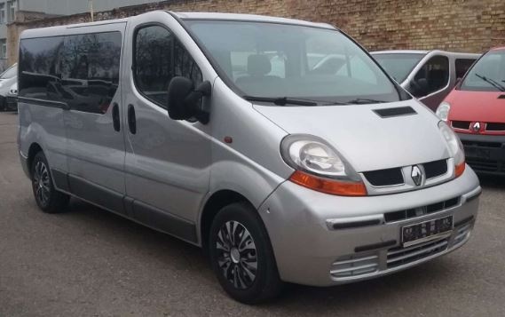 Dezmembrez Renault Trafic II an fabr. 2003, 2.5 DCi, 8+1 locuri