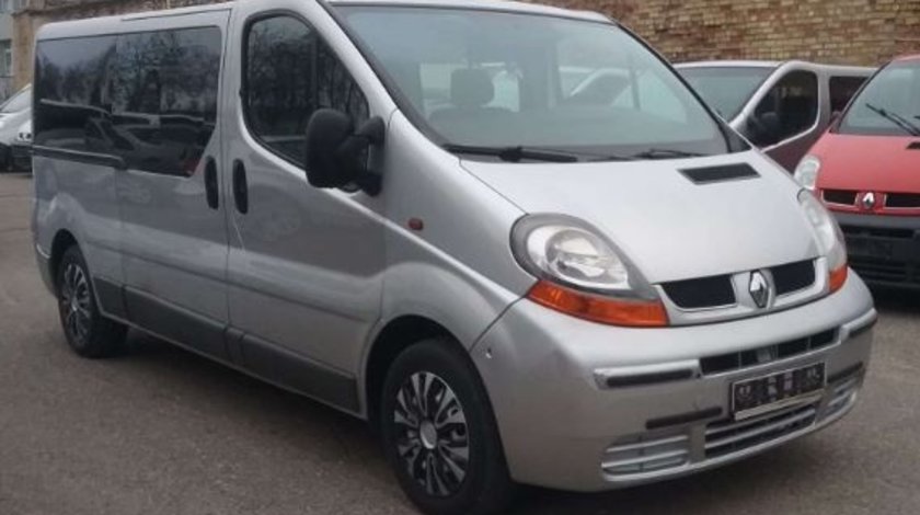 Dezmembrez Renault Trafic II an fabr. 2003, 2.5 DCi, 8+1 locuri