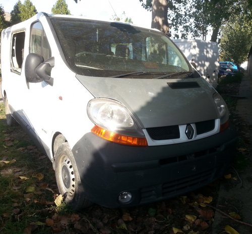 Dezmembrez Renault Trafic II an fabr. 2005, 1.9Dci, 2+1 locuri