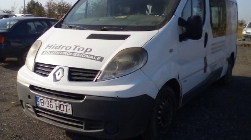 Dezmembrez Renault Trafic II Bus, an 2007, motorizare 1.9 DCI