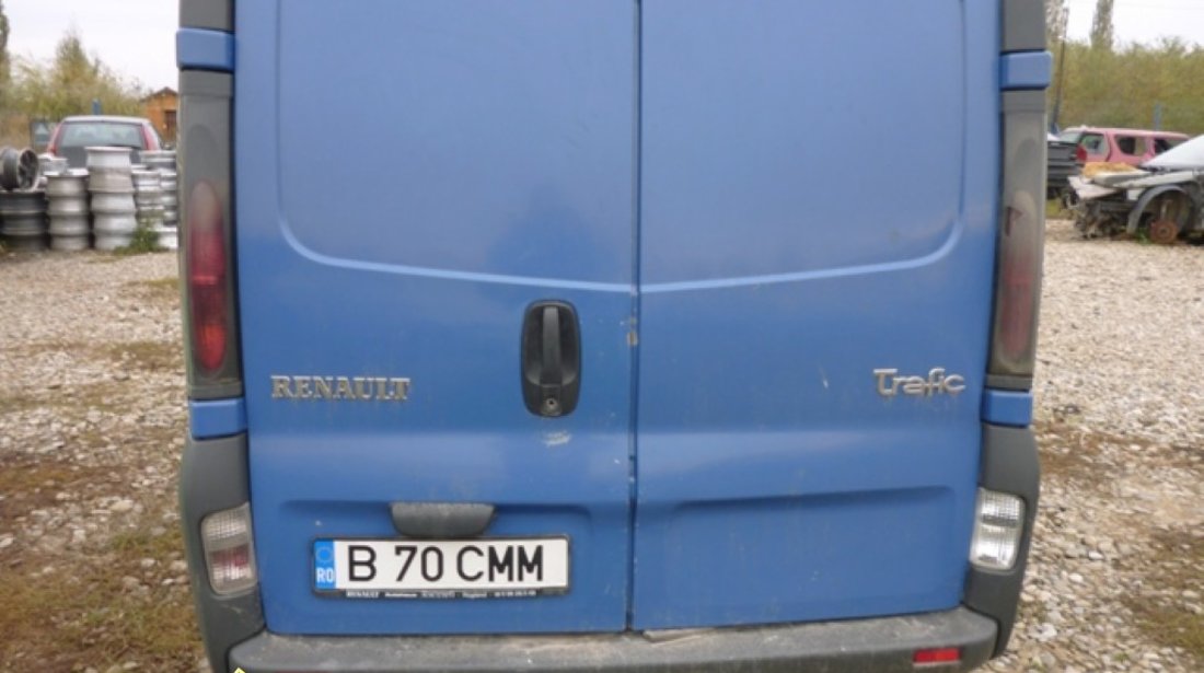 Dezmembrez Renault Trafic