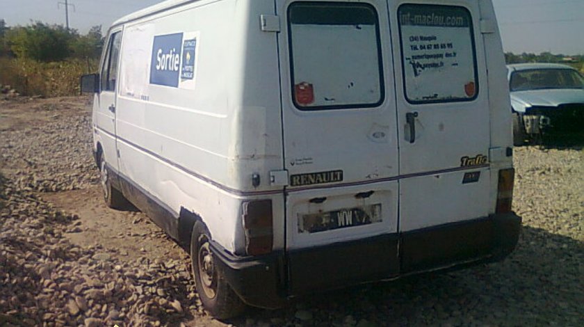 Dezmembrez Renault Trafic