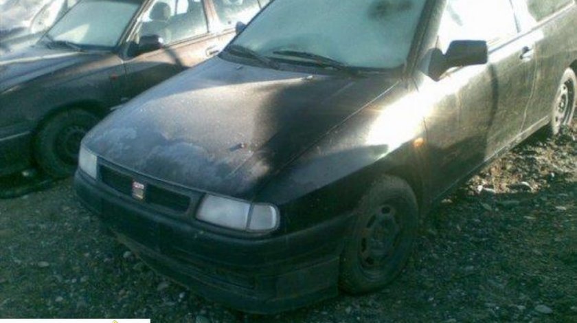 Dezmembrez Seat Ibiza 1 4i An 1995