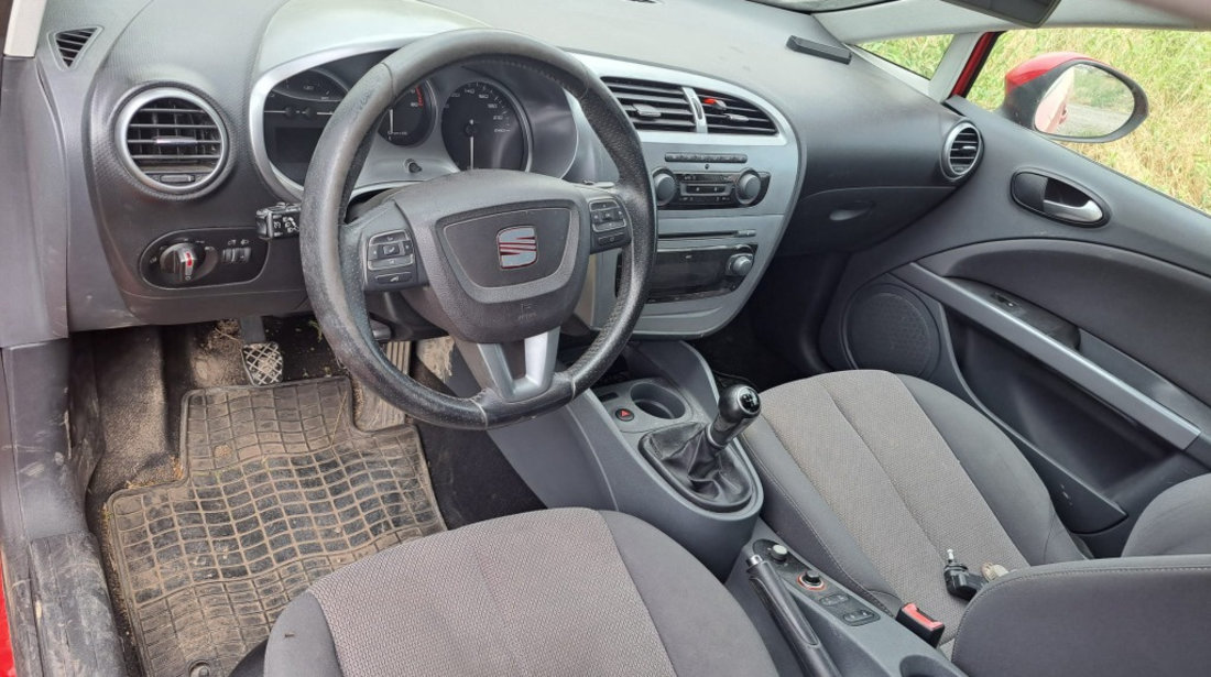 Dezmembrez Seat Leon Stylance LE 1.4 TSI CAXC Cutie Manuala 6 Trepte LHY cod culoare 9M / S3H 88.000KM