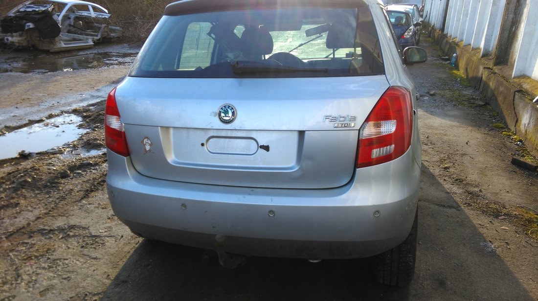 Dezmembrez Skoda Fabia 2