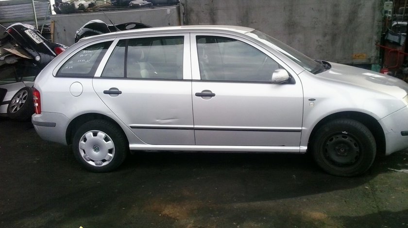 Dezmembrez skoda fabia 2004 motor 1 4