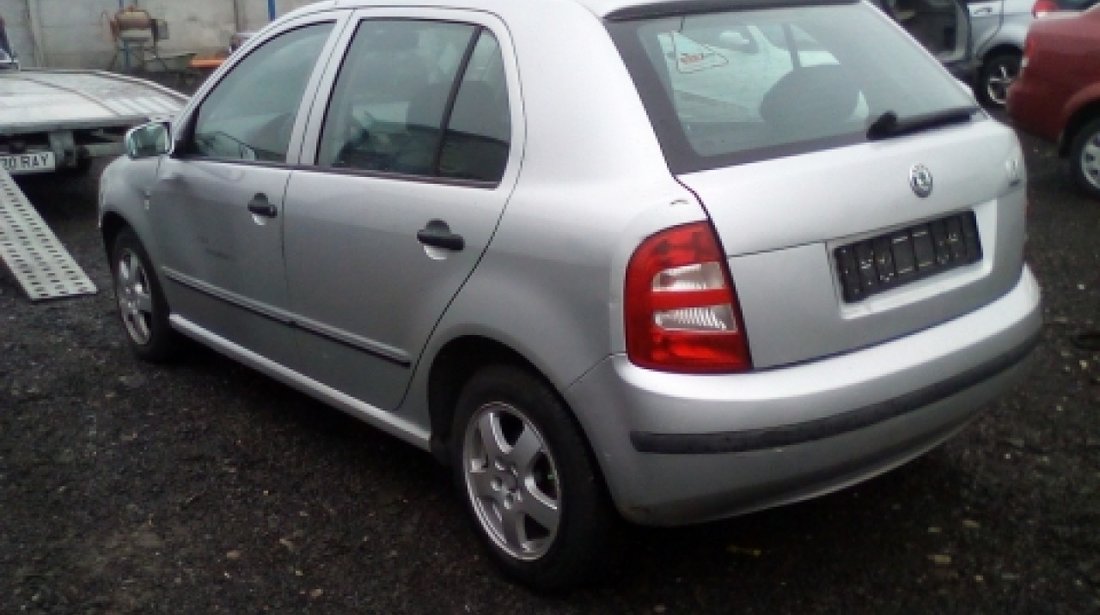 Dezmembrez Skoda Fabia, an 2004, motorizare 1.4 16V