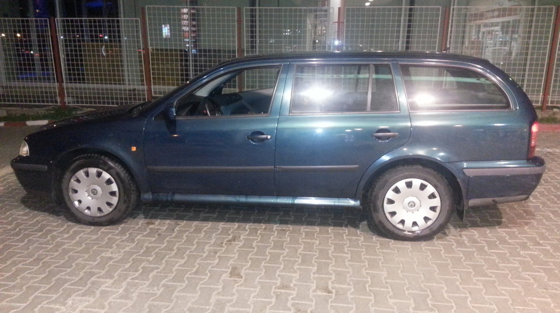 Dezmembrez skoda octavia 1 1.6 benzina