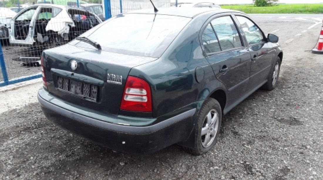 Dezmembrez Skoda Octavia, an 2002, motorizare 2.0