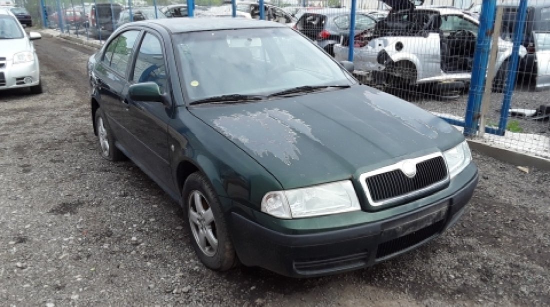 Dezmembrez Skoda Octavia, an 2002, motorizare 2.0