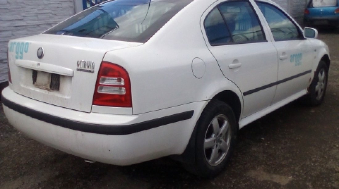 Dezmembrez Skoda Octavia, an 2005, motorizare 1.9 TDI