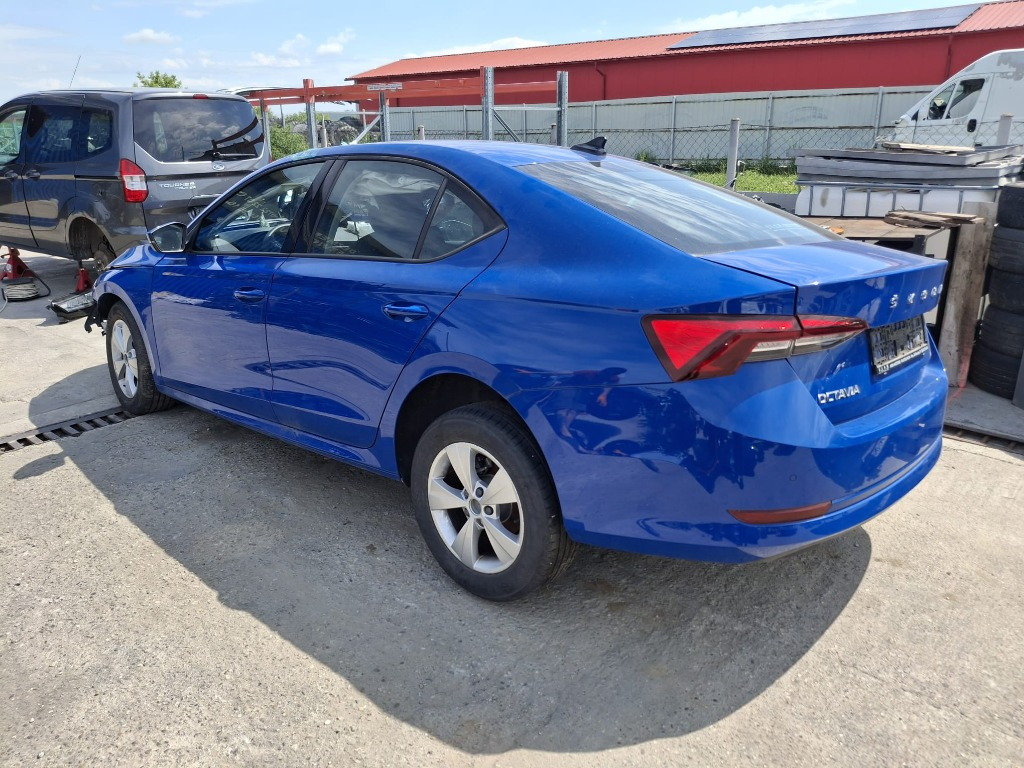 Dezmembrez Skoda Octavia IV 1.0 TSI 110 cai Cutie Manuala 6 Trepte UTV cod culoare LV5F 2024 4400 km