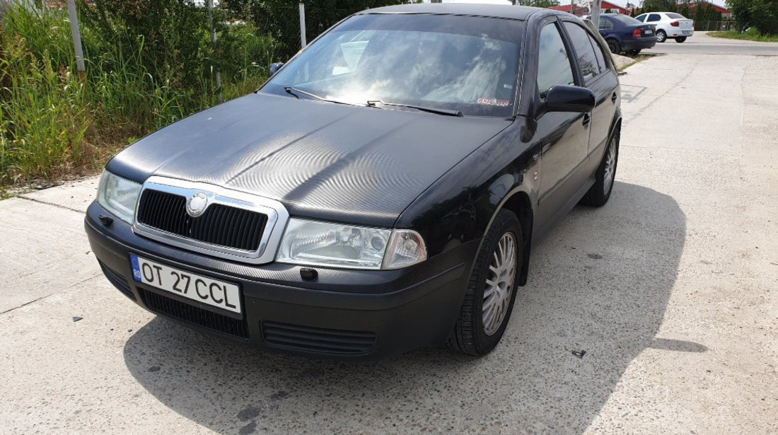 Dezmembrez Skoda Octavia Tour 1.6i 8V 102 cai motor BFQ cutie de viteze manuala 5 trepte an 2003