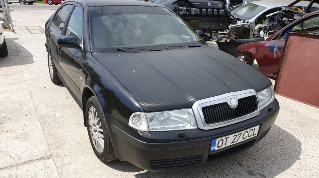 Dezmembrez Skoda Octavia Tour 1.6i 8V 102 cai motor BFQ cutie de viteze manuala 5 trepte an 2003