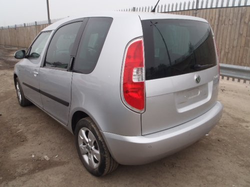 Dezmembrez Skoda Roomster 2 1.4i 1.4tdi 1.9 tdi