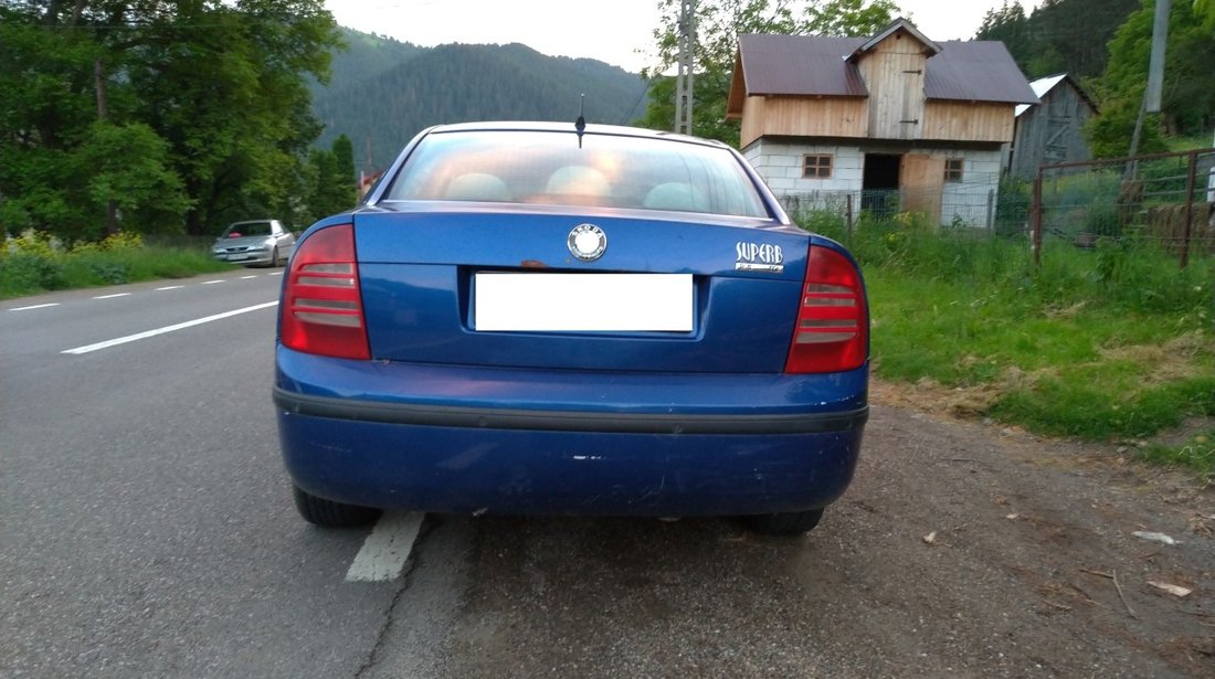 Dezmembrez Skoda Superb 2.5 tdi v6 AYM 2002