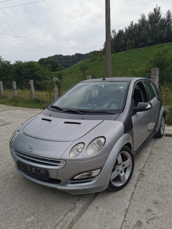 Dezmembrez Smart forfour motor 1.5 diesel cod culoare EB5 EAS