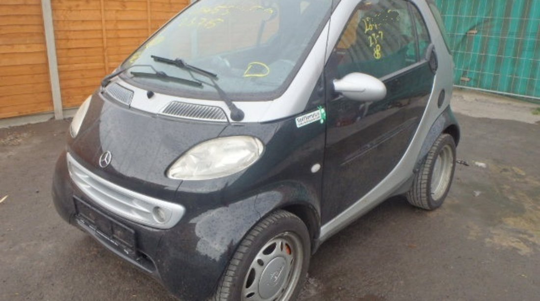 Dezmembrez Smart Fortwo din 2001,