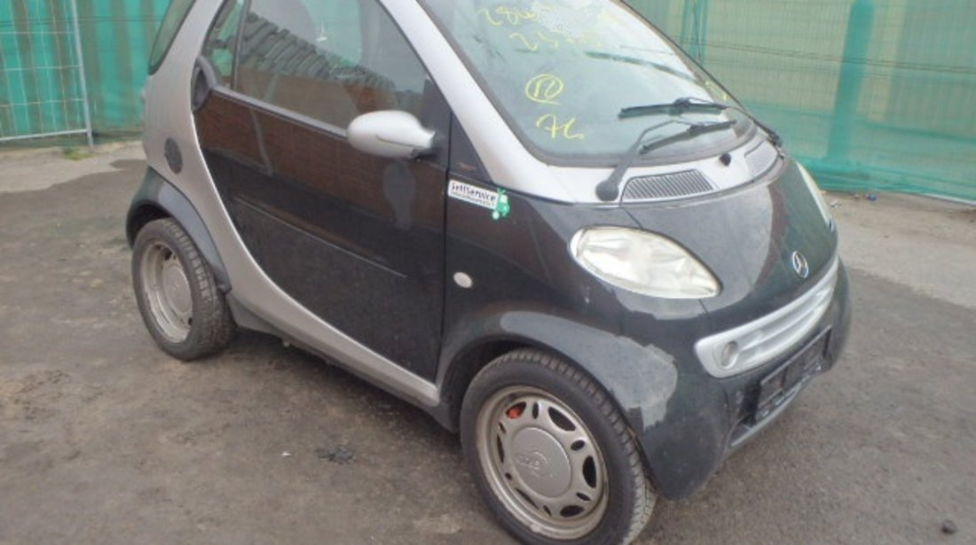 Dezmembrez Smart Fortwo din 2001,