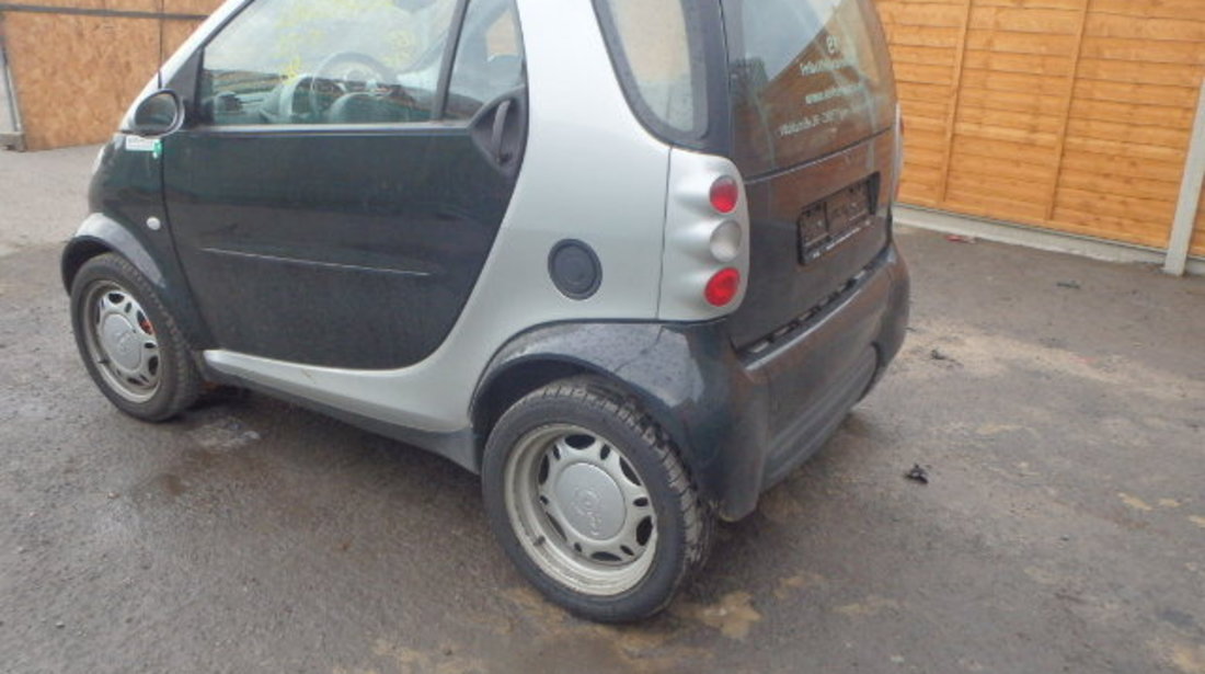 Dezmembrez Smart Fortwo din 2001,