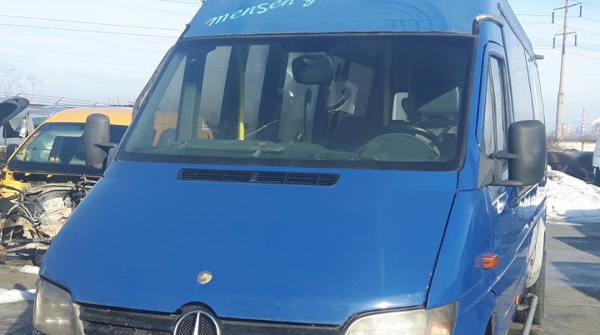 Dezmembrez Sprinter 2003 2.2CDI 411 CDI cod motor 611