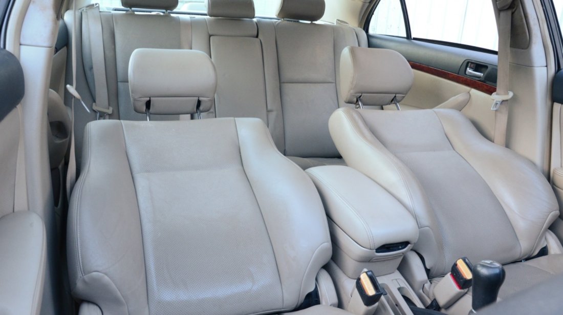 Dezmembrez Toyota Avensis T25 Volan stanga Europa 2004 Interior piele crem Motor 2.0 116cp Xenon