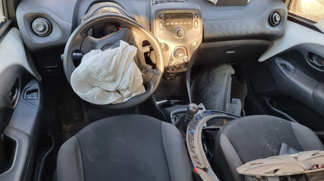 Dezmembrez Toyota Aygo 2017 2 hatchback 1.0 benzina
