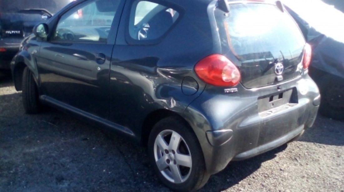 Dezmembrez Toyota Aygo ,an 2006