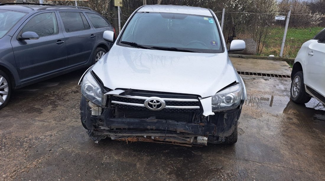 Dezmembrez Toyota rav 4 2.2 diesel 2Ad 177 Cai tractiune integrala 2007 220.000 KM