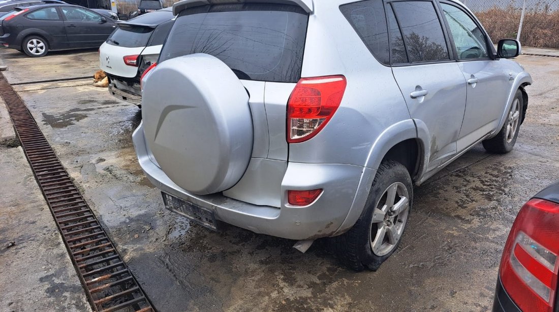 Dezmembrez Toyota rav 4 2.2 diesel 2Ad 177 Cai tractiune integrala 2007 220.000 KM