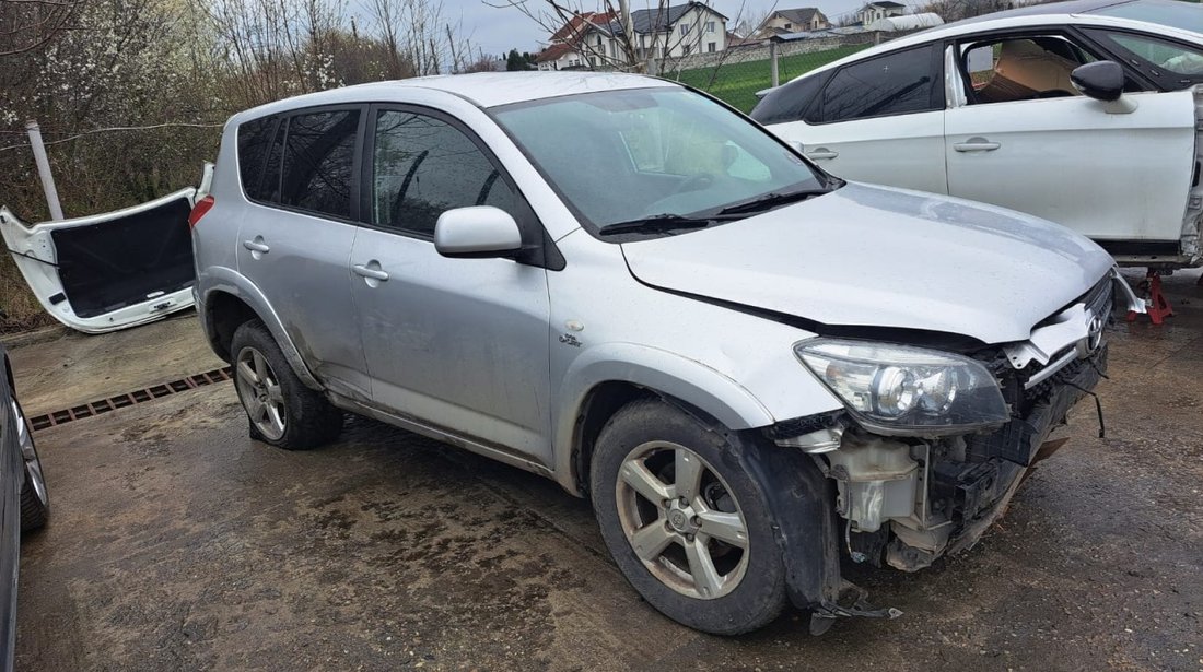 Dezmembrez Toyota rav 4 2.2 diesel 2Ad 177 Cai tractiune integrala 2007 220.000 KM