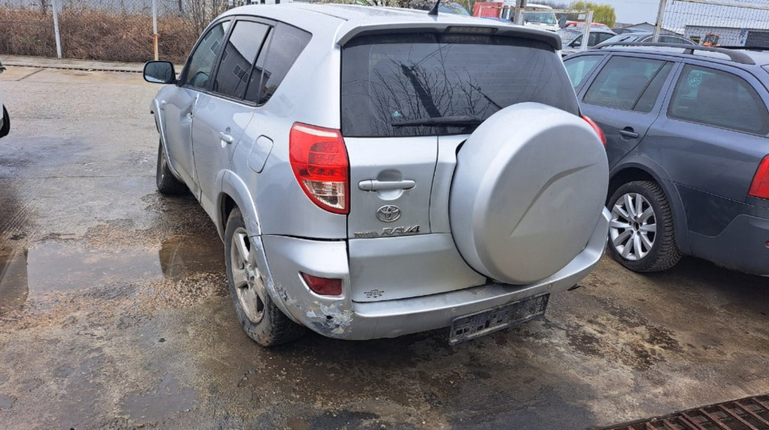 Dezmembrez Toyota Rav 4 2.2 diesel 2Ad 177 Cai tractiune integrala 2007 220.000 KM